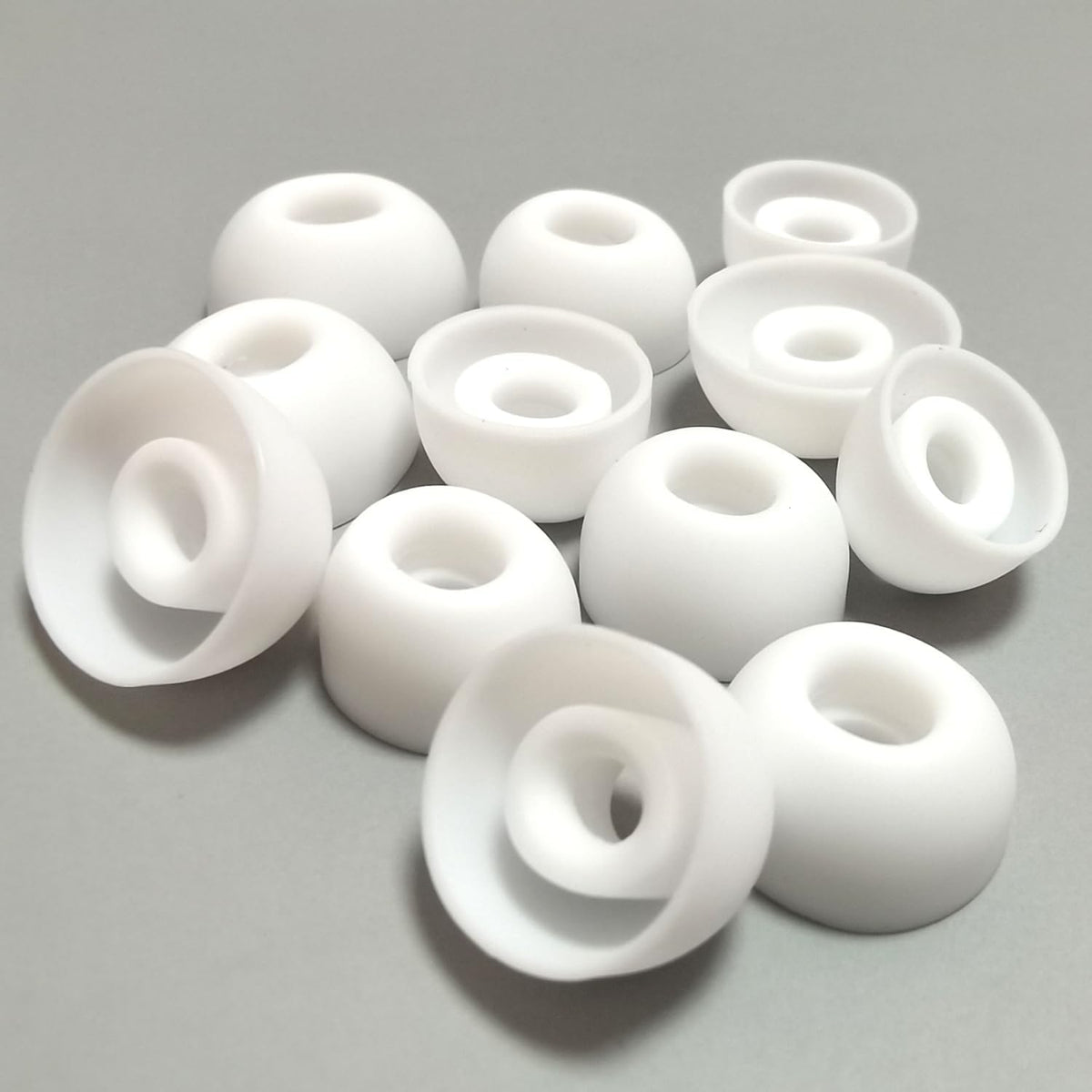 Earbuds Tips Replacement Universal Oval Earbuds Tips for True Wireless Earbuds 4.0mm-6mm Nozzle Silicone Replacement Ear Tips 6 Pairs LMS White