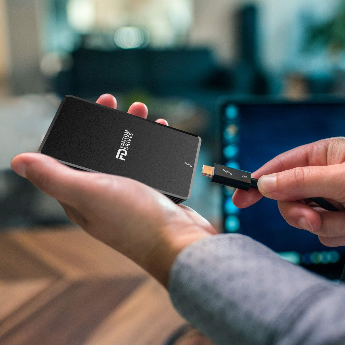 Fantom Drives Extreme 1TB External SSD - 2800MB/s, Thunderbolt 3, USB Type-C, Aluminum, 3D NAND TLC, TB3X-2300N1TB
