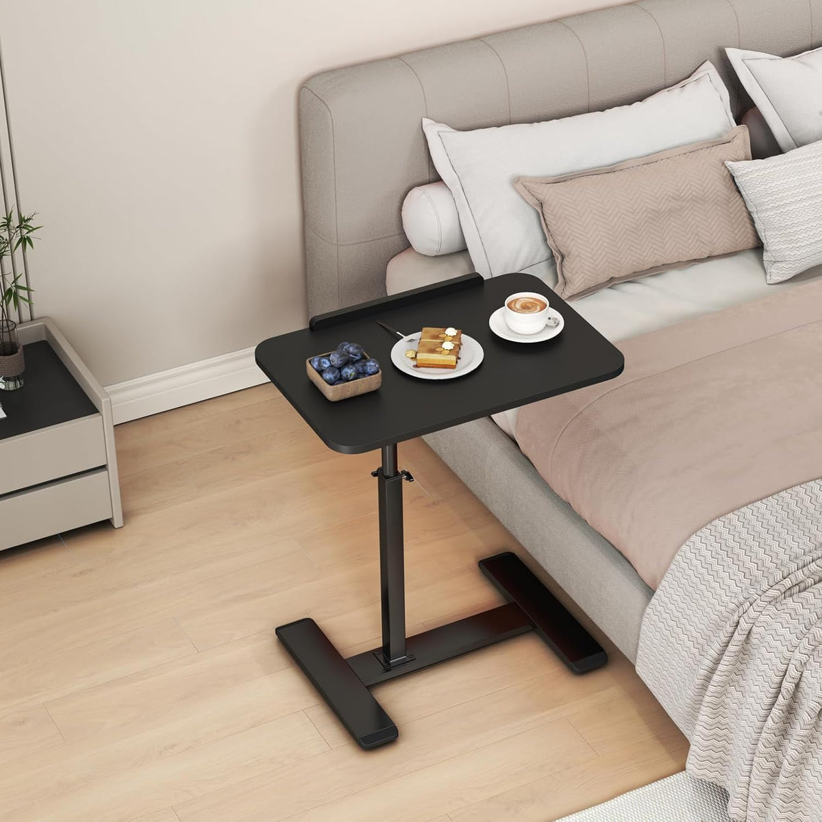 Adjustable Height C Shaped Side Table,360°Swivel Overbed Table,Top Tilting Laptop Stand Table with Hidden Wheels,Mobile Couch End Tables that Slide under,Rolling TV Coffee Table for Sofa/Bed(black)